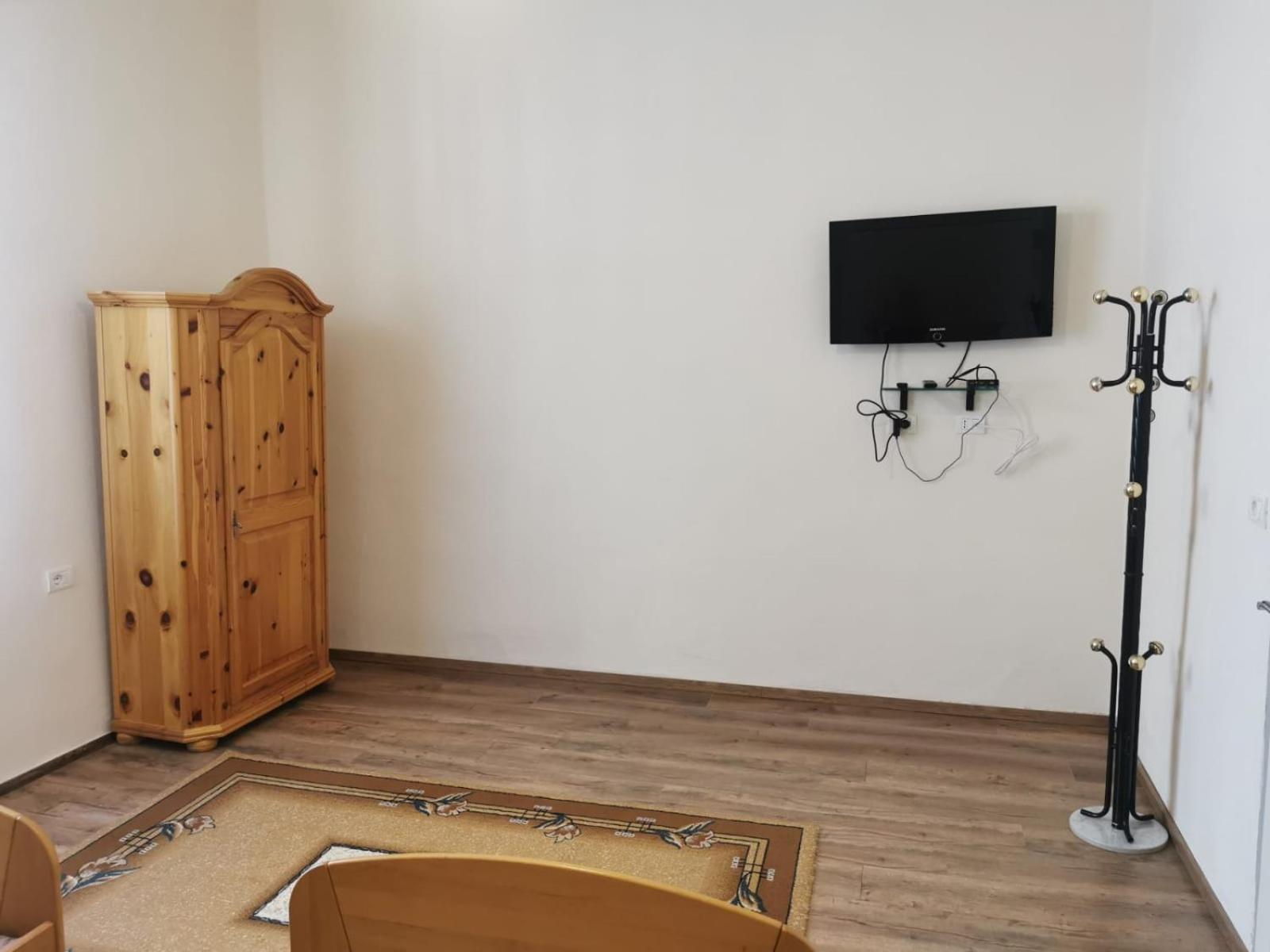 Gm Tirana Hostel מראה חיצוני תמונה