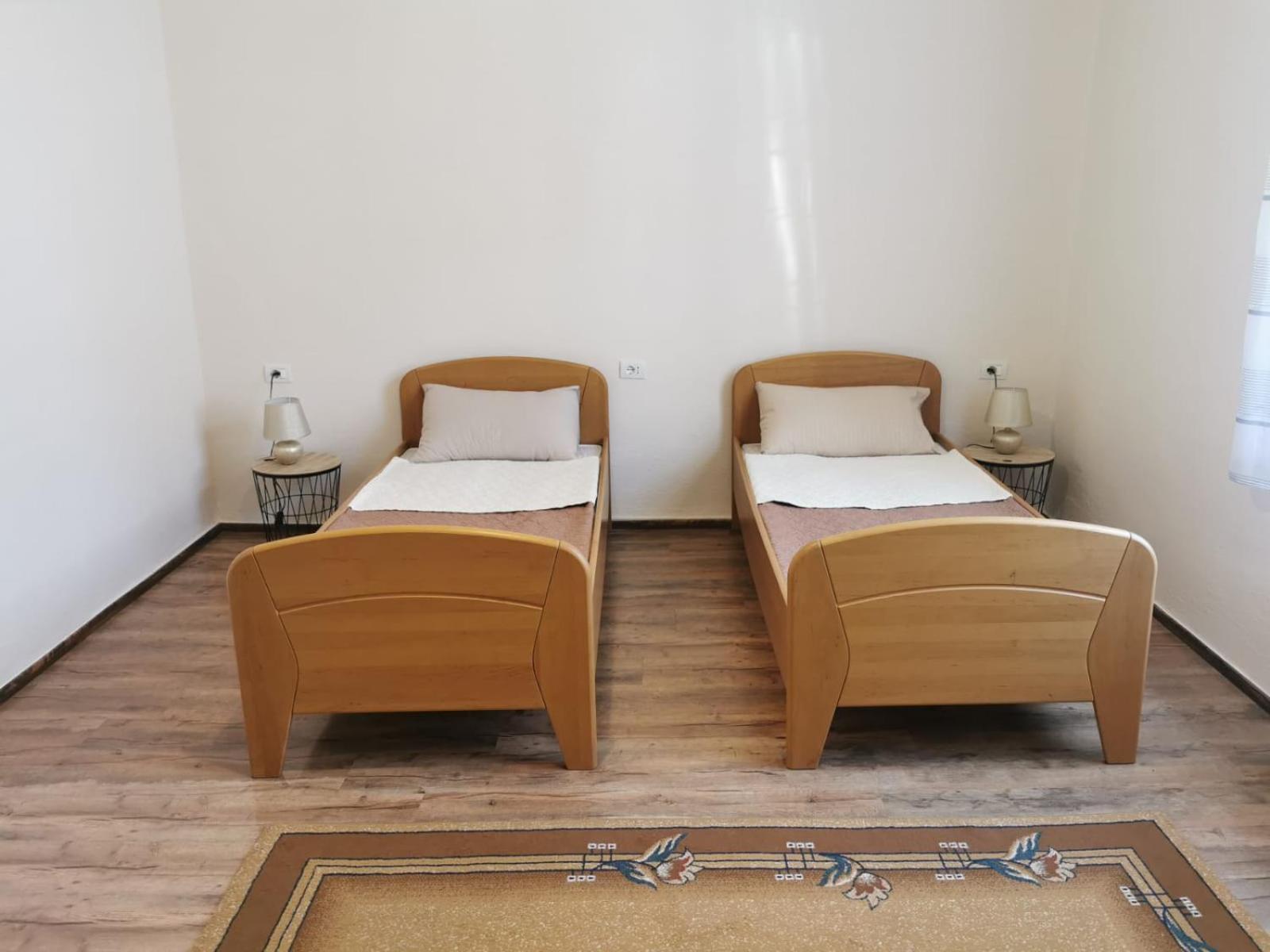 Gm Tirana Hostel מראה חיצוני תמונה